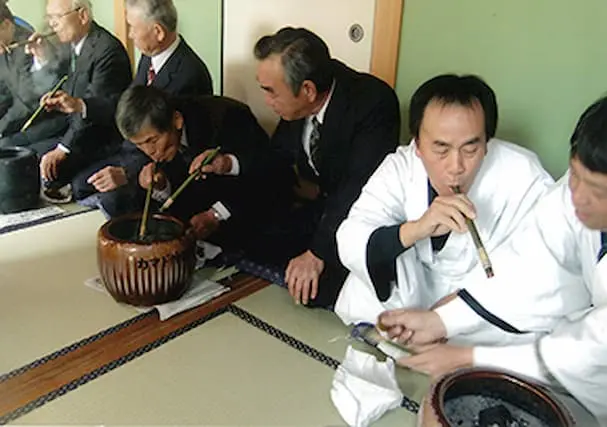 溝口竈門神社のきせる祭り【筑後市】竹筒でたばこを吸う奇祭