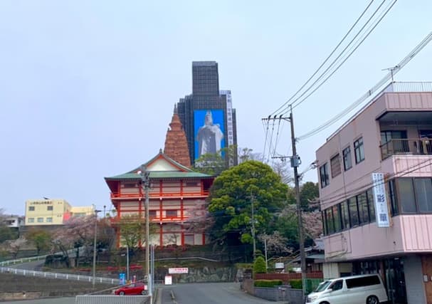 成田山の大観音像がロボットみたいに見える件【久留米市】
