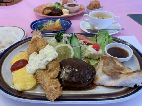 海鮮処 辰海の10種類以上ネタがのった海鮮丼やお子様ランチたちを食べてきたよ（柳川市）
