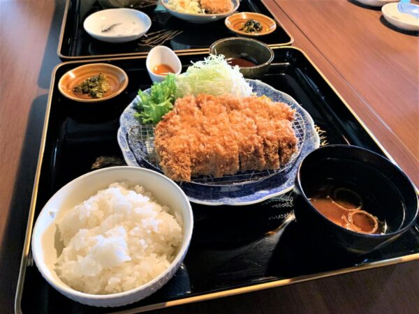 とんかつ肉料理吉岡のランチコースとあか牛100％ハンバーグ御膳、きなこ豚厚切りロースカツ御膳を食べてきたよ（八女市）