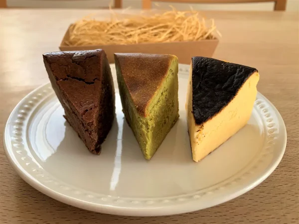 3種バスクチーズケーキ（ショコラ・ピスタチオ・プレーン）