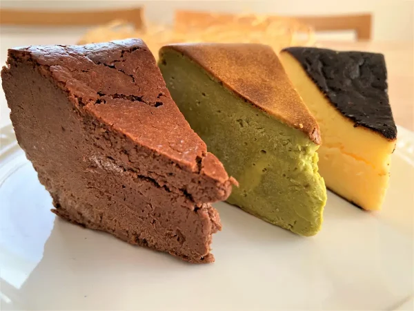 3種バスクチーズケーキ（ショコラ・ピスタチオ・プレーン）