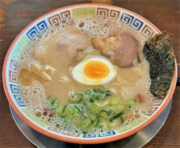 福岡県で人気の「豚骨ラーメンランキングTOP10」の第１位は筑後地方の超人気店！（2024年12月版）