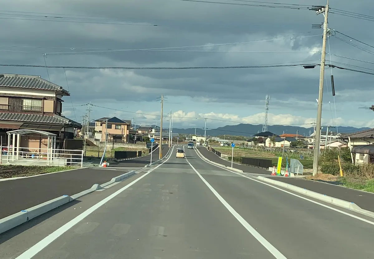 筑後市前津の新しい道路が完成しとる。広々なってとっても快適！
