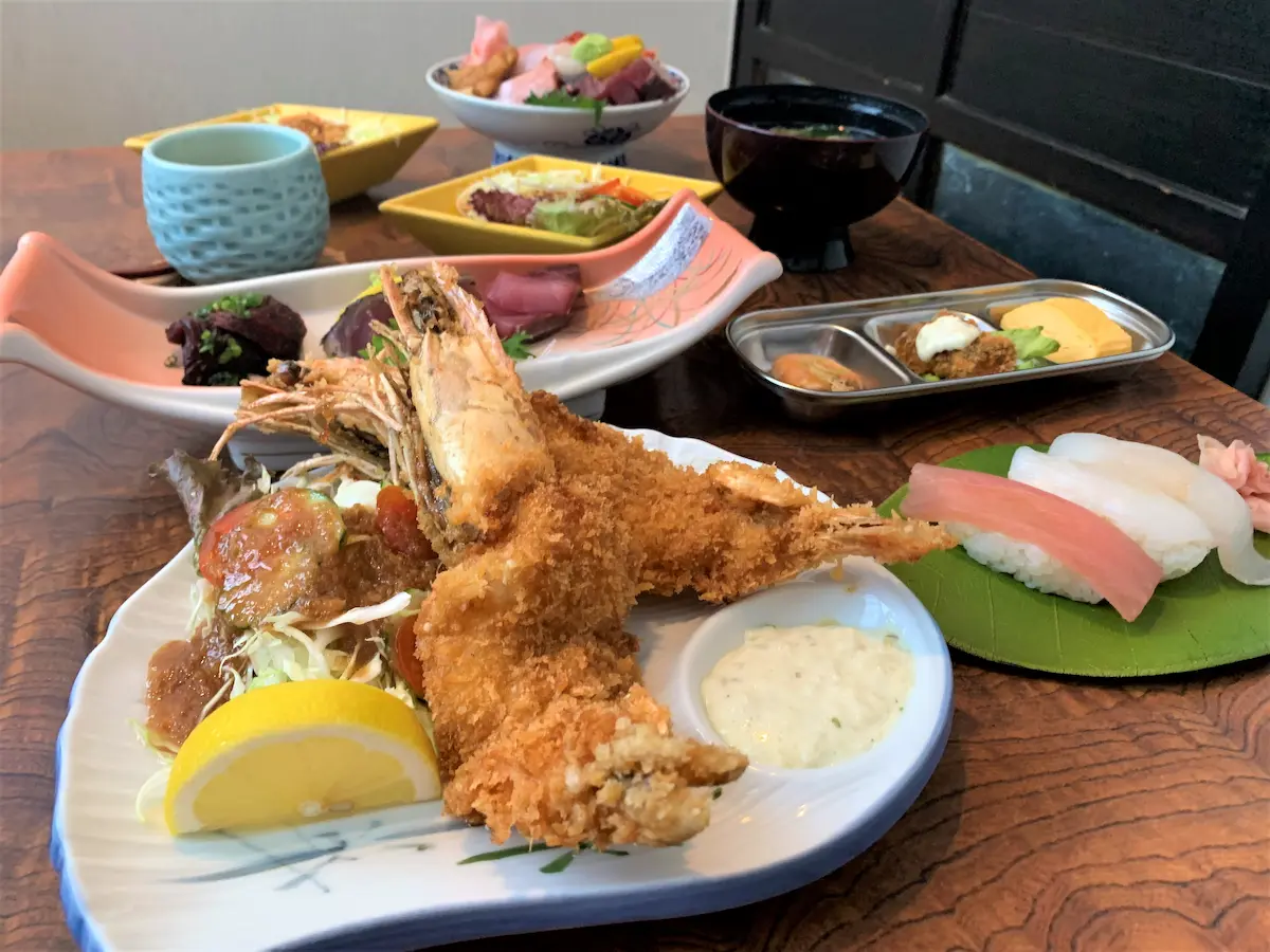 味処 源六の寿司ランチと海鮮チラシとエビフライランチのご紹介