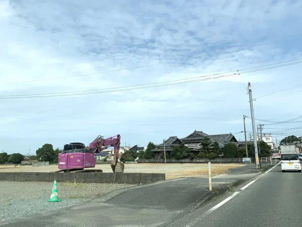 国道209号線の上原々向山交差点そばにあったゲームセンター209や想夫恋の建物が無くなってスッキリしとる