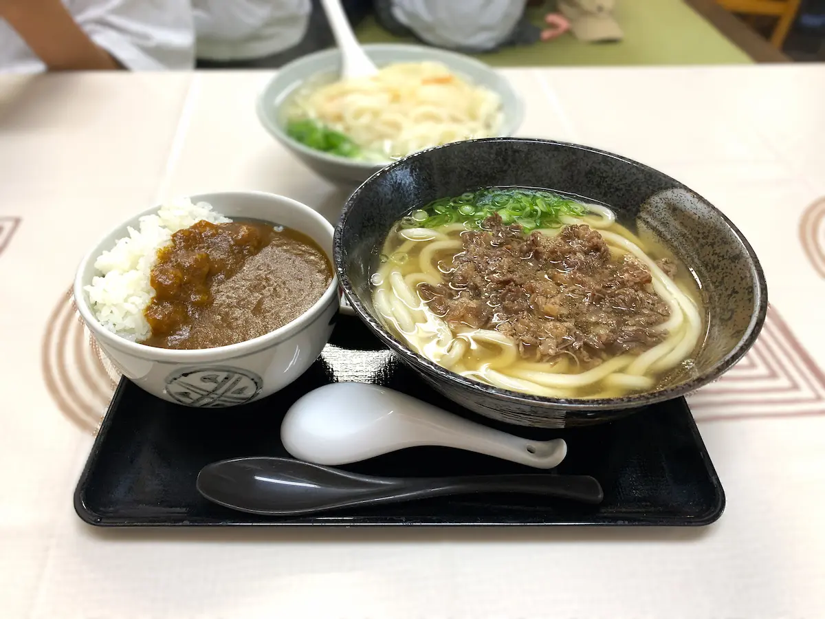 一休うどんの肉うどん＋カレーライスセット