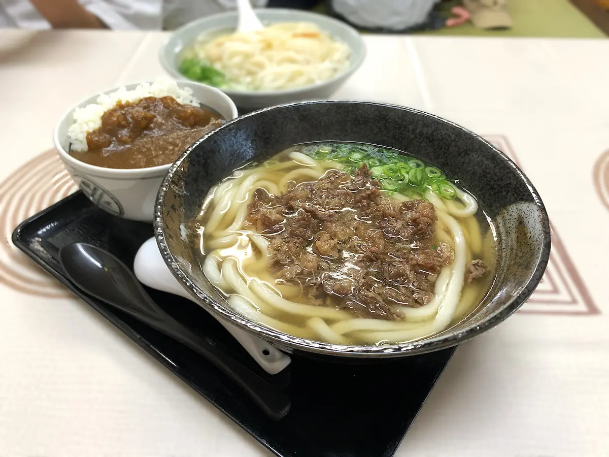 一休うどんの肉うどん＋カレーライスセット