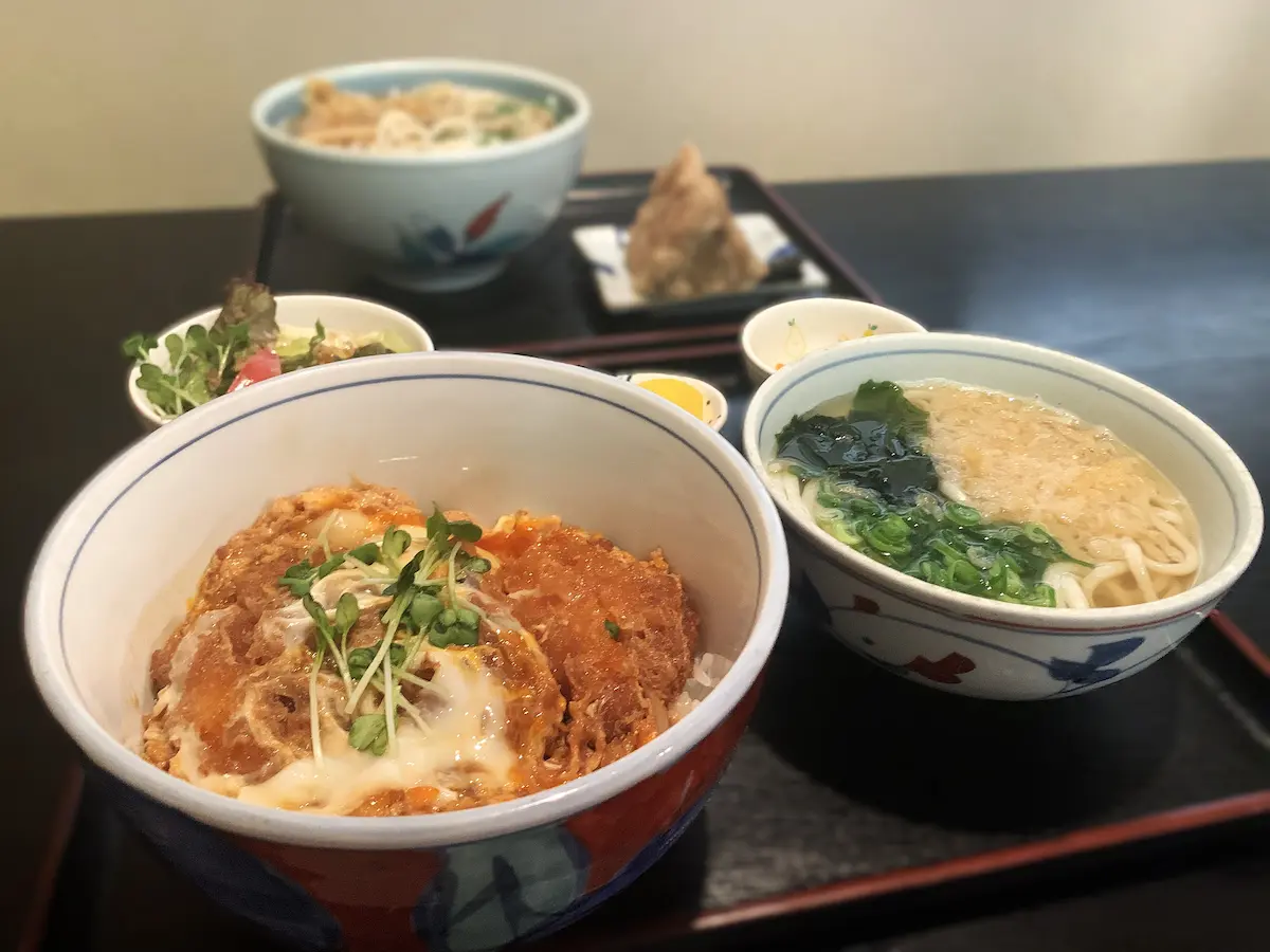 つるや本店のかつ丼セット