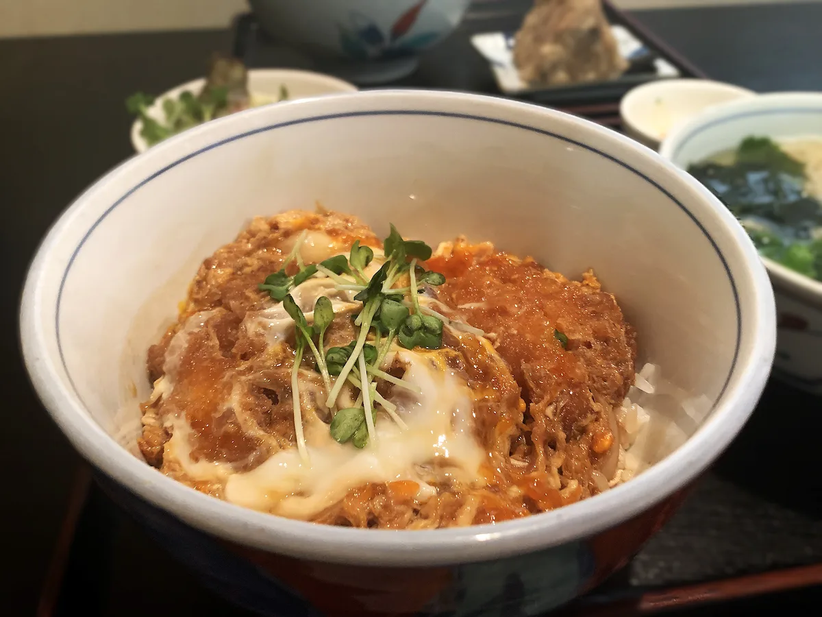 つるや本店のかつ丼セット