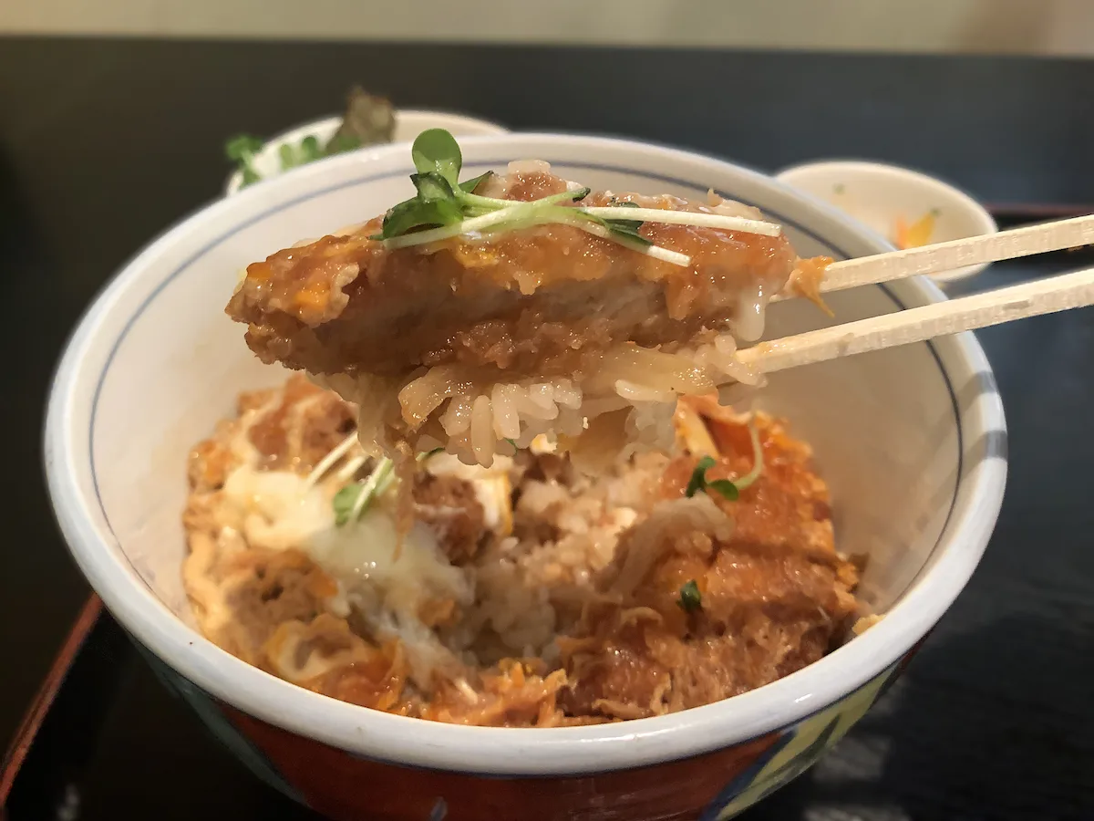 つるや本店のかつ丼セット