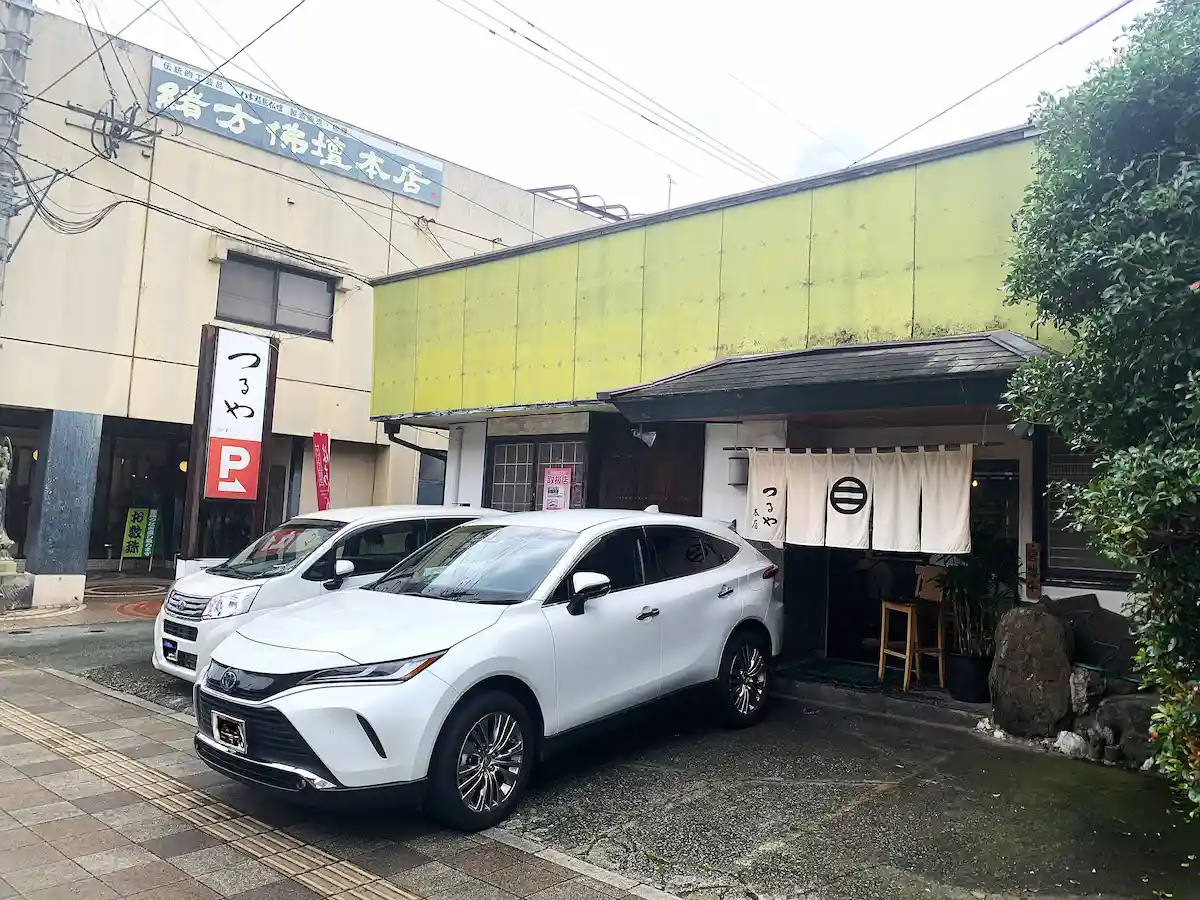 つるや本店の外観