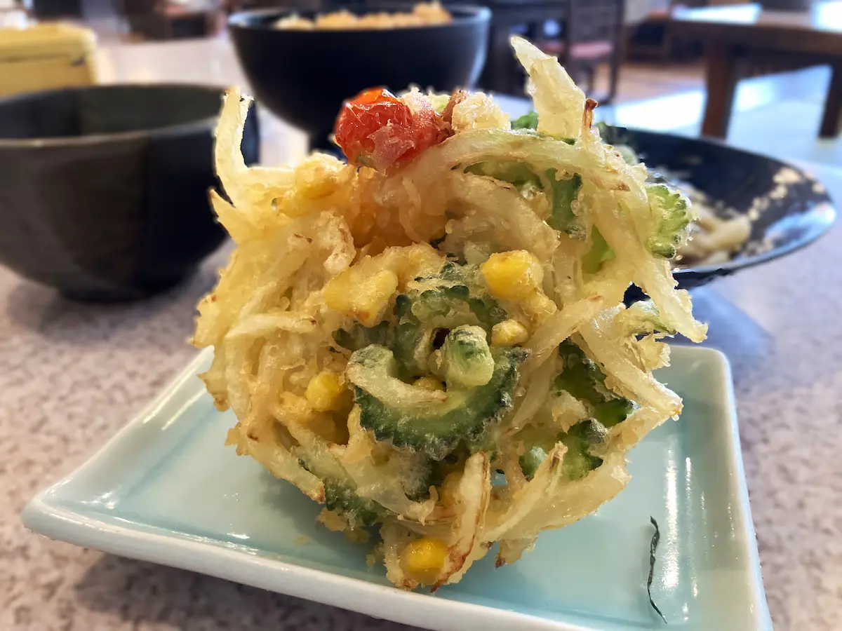 うどん茶房 麺楽のゴーヤのかきあげぶっかけうどん