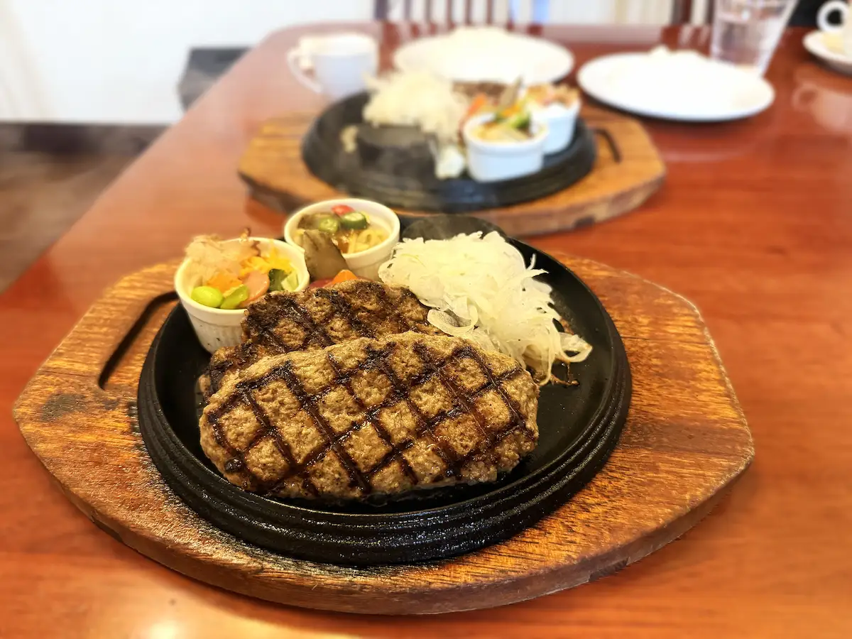 ハンバーグの店 サフラン　新鮮牛肉100％のつなぎなしハンバーグはお腹も心も満たされる（柳川市）