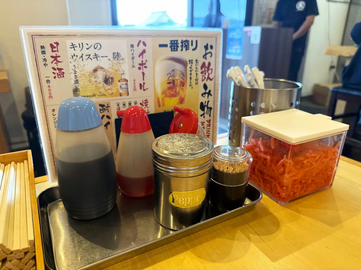 丸久ラーメン三潴店の卓上調味料