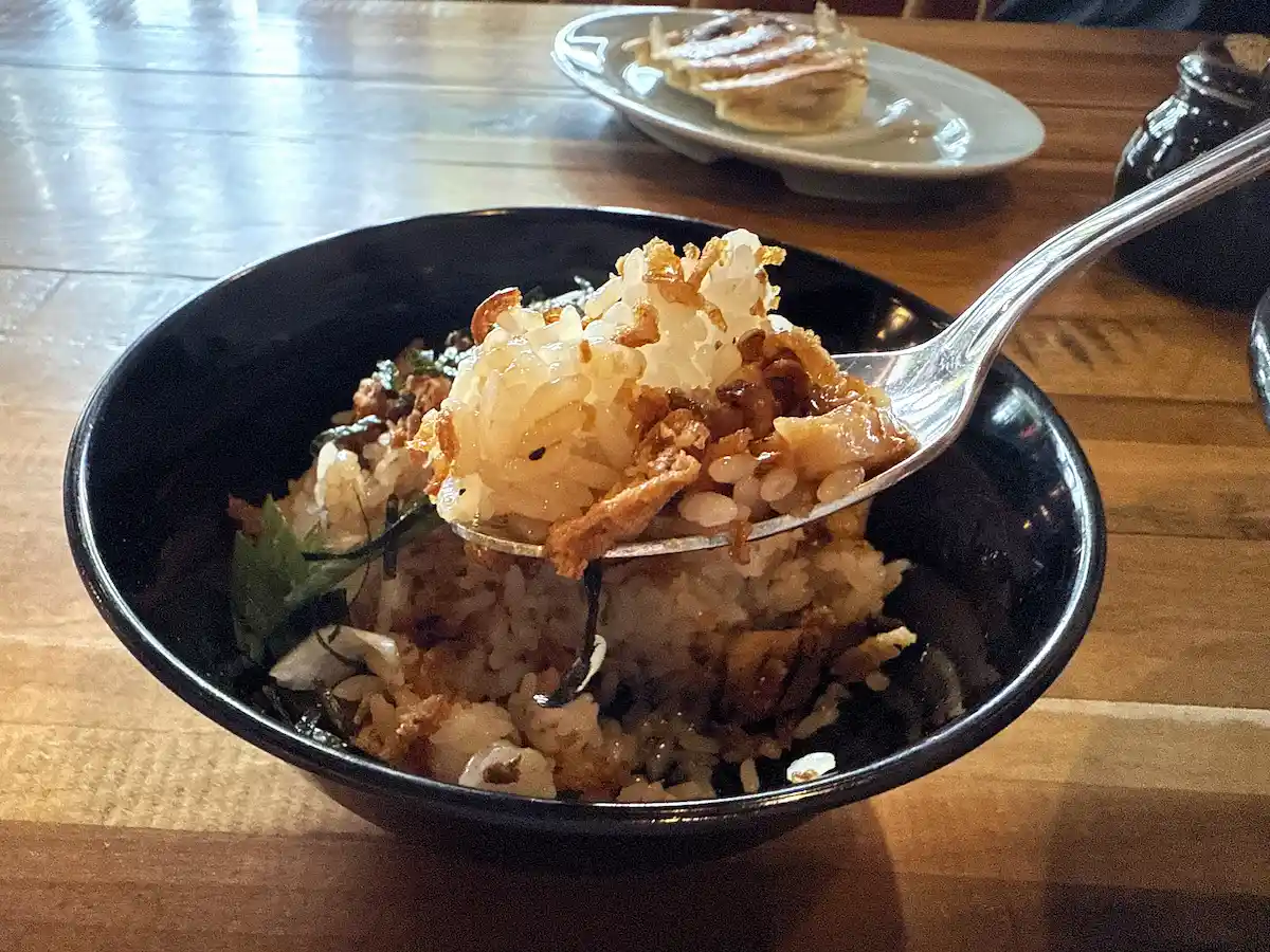 きてんのカリ玉丼