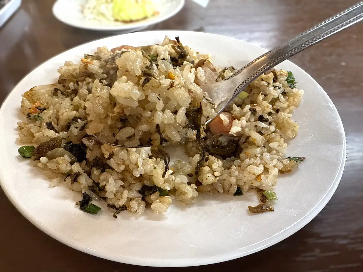 めん処 龍の群れのピリ辛高菜チャーハン