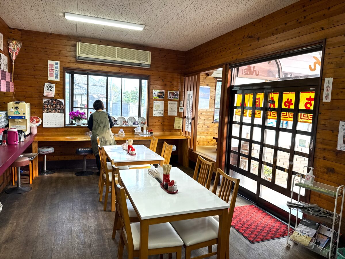 ちゃんぽん専門店あしやの店内