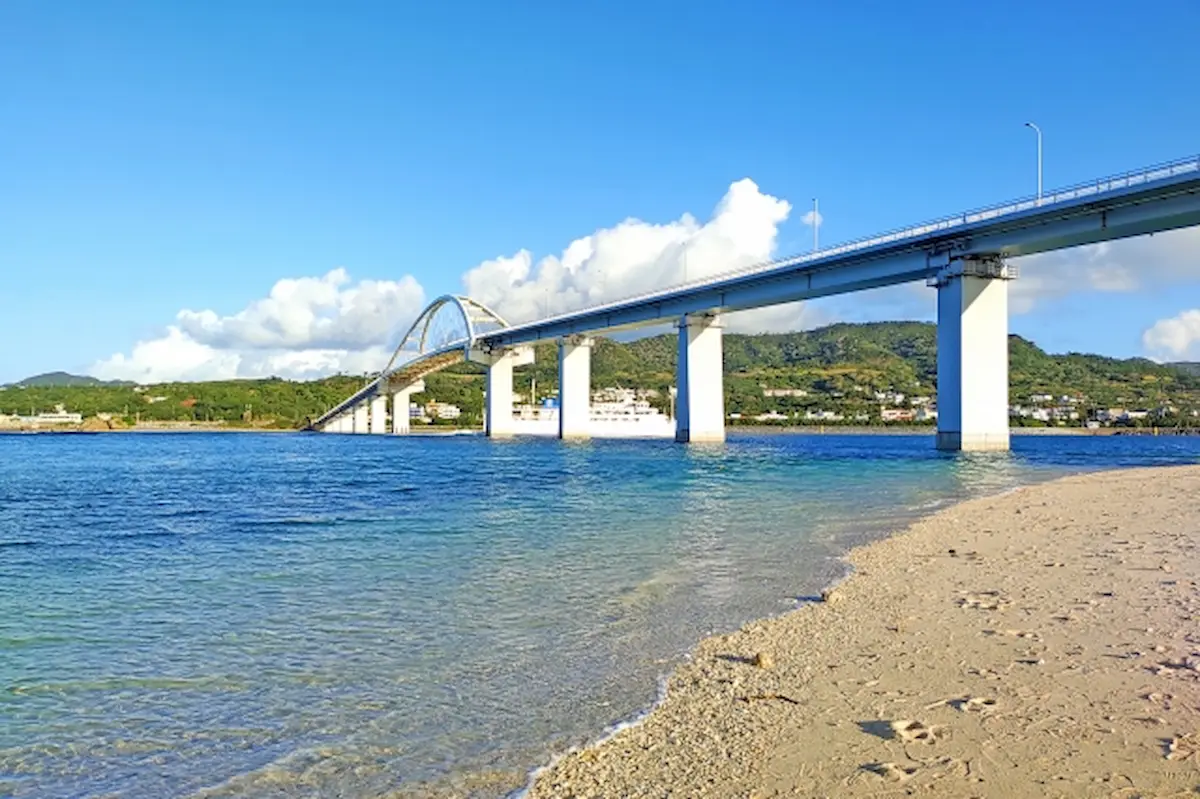 瀬底大橋