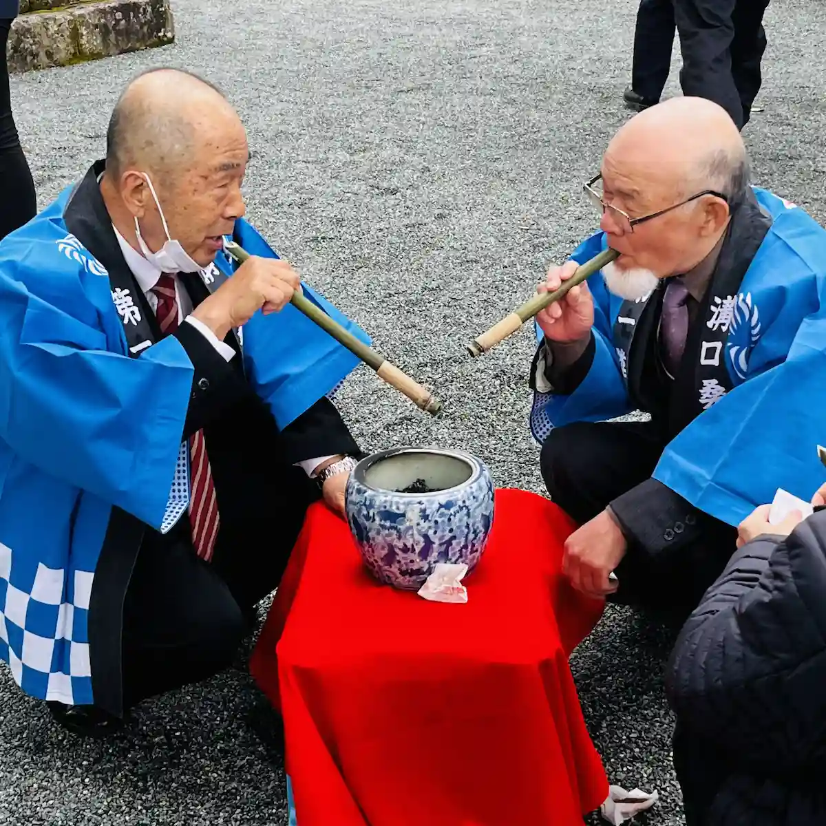 溝口竈門神社「きせる祭り」　竹筒でたばこを吸う奇祭（筑後市）