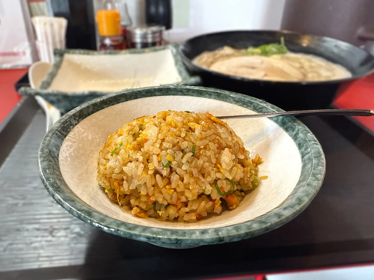 麺屋くぅの半チャーハン