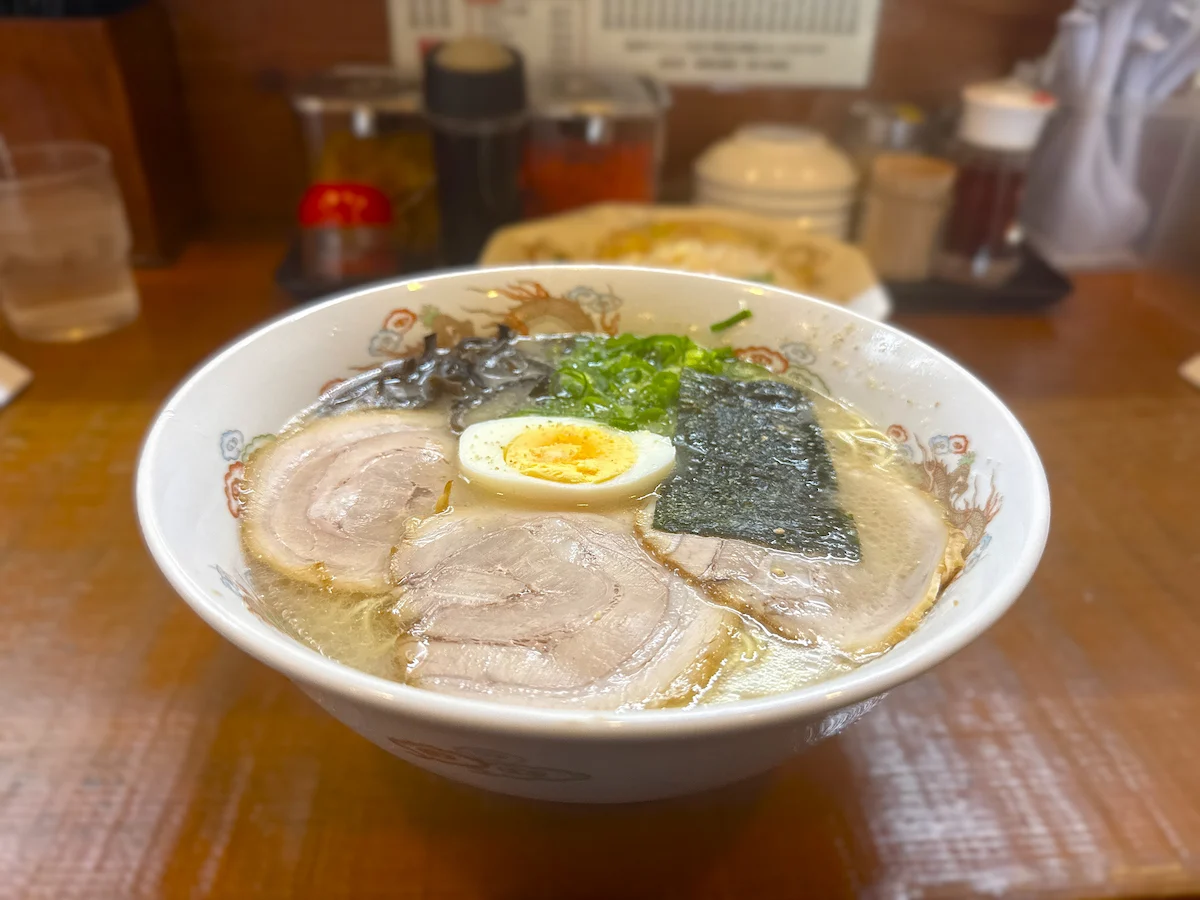 富龍ラーメンの大盛ラーメン