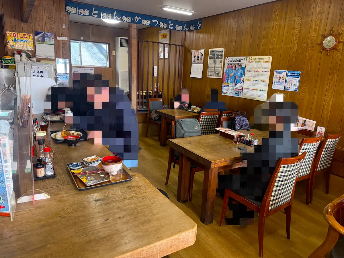 とん亭の店内
