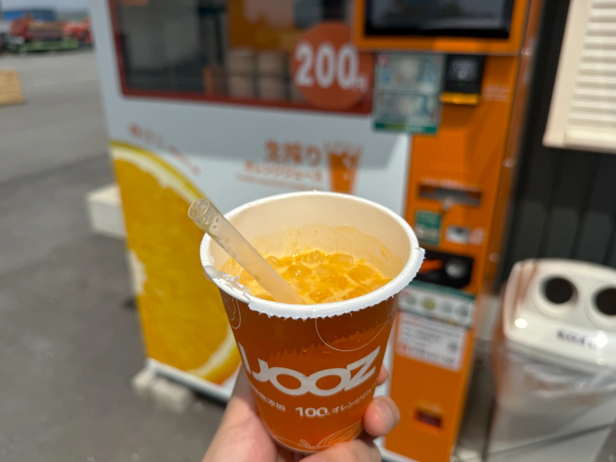 生絞りオレンジジュース自販機「IJOOZ」