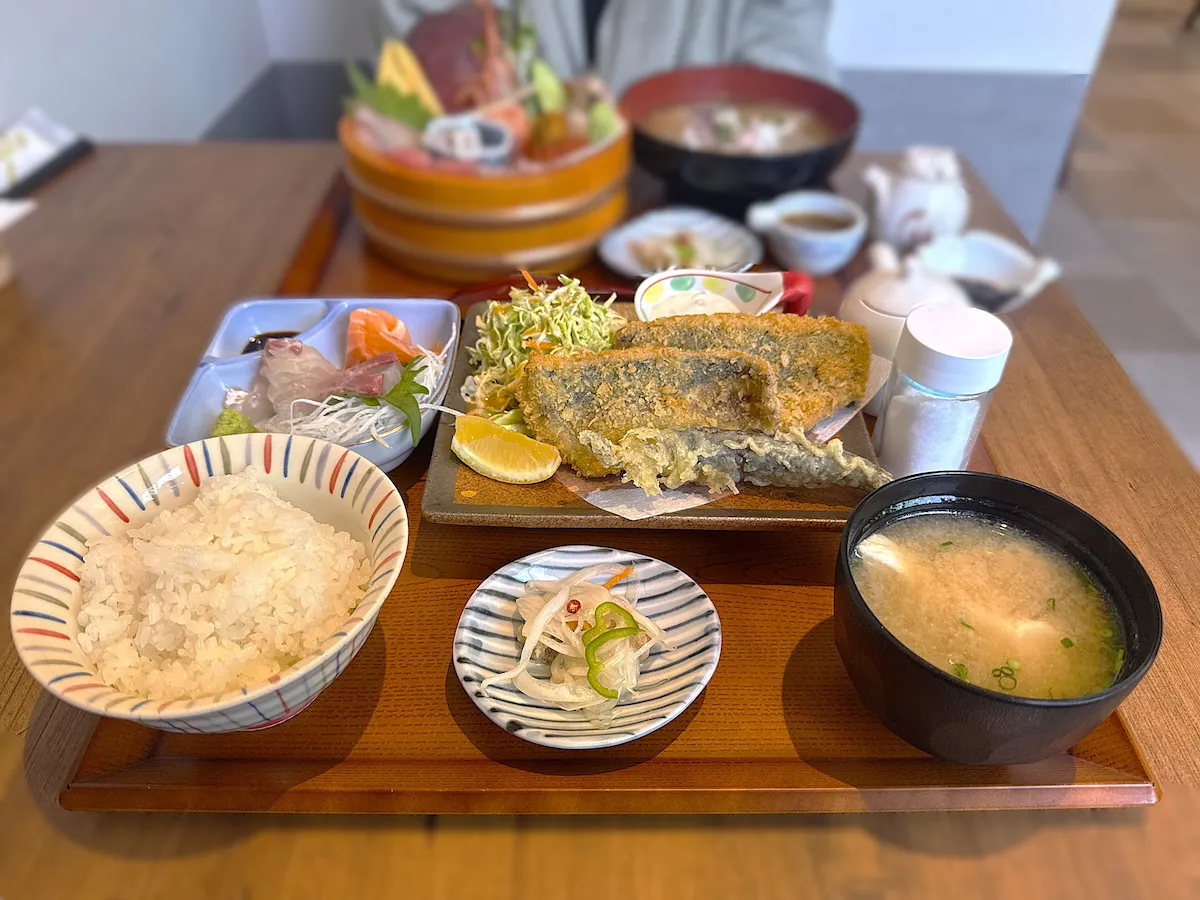 松浦鮮魚店のアジフライ定食
