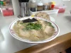 「柳屋食堂」の大盛チャーシューメンと紅ショウガの入ったやきめしを食す（みやま市）