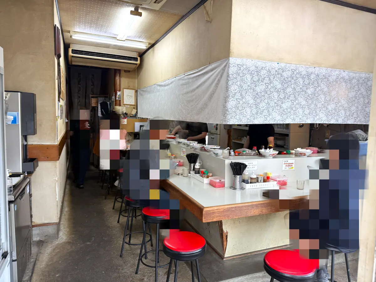 柳屋食堂の店内