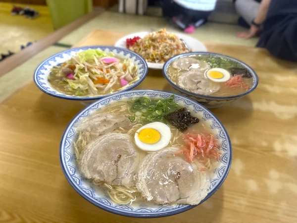 丸好（まるよし）食堂の大盛ラーメンとチャンポンと焼きめしを食す（久留米市）