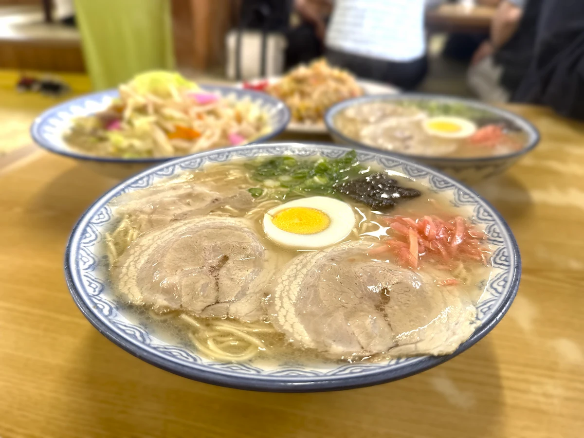 丸好食堂の大盛ラーメン
