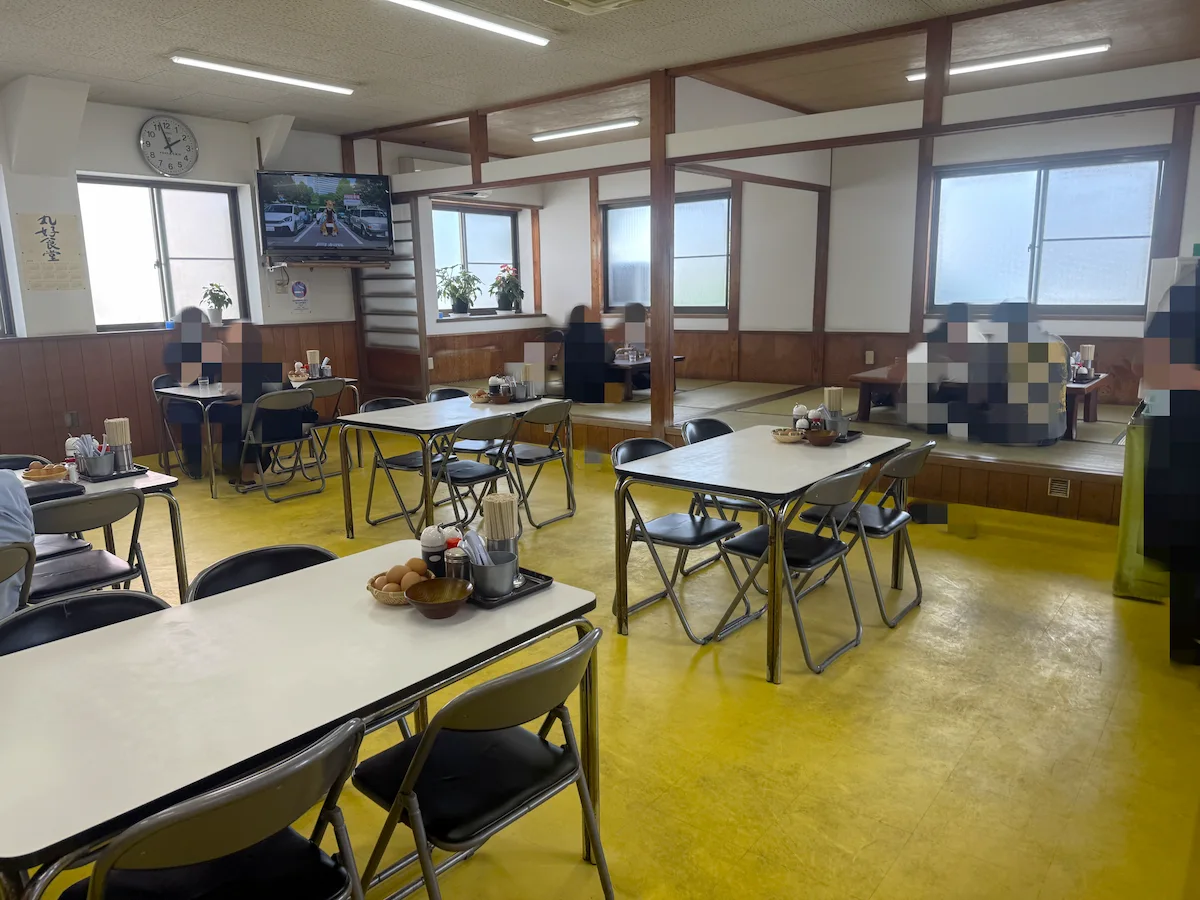 丸好食堂の店内