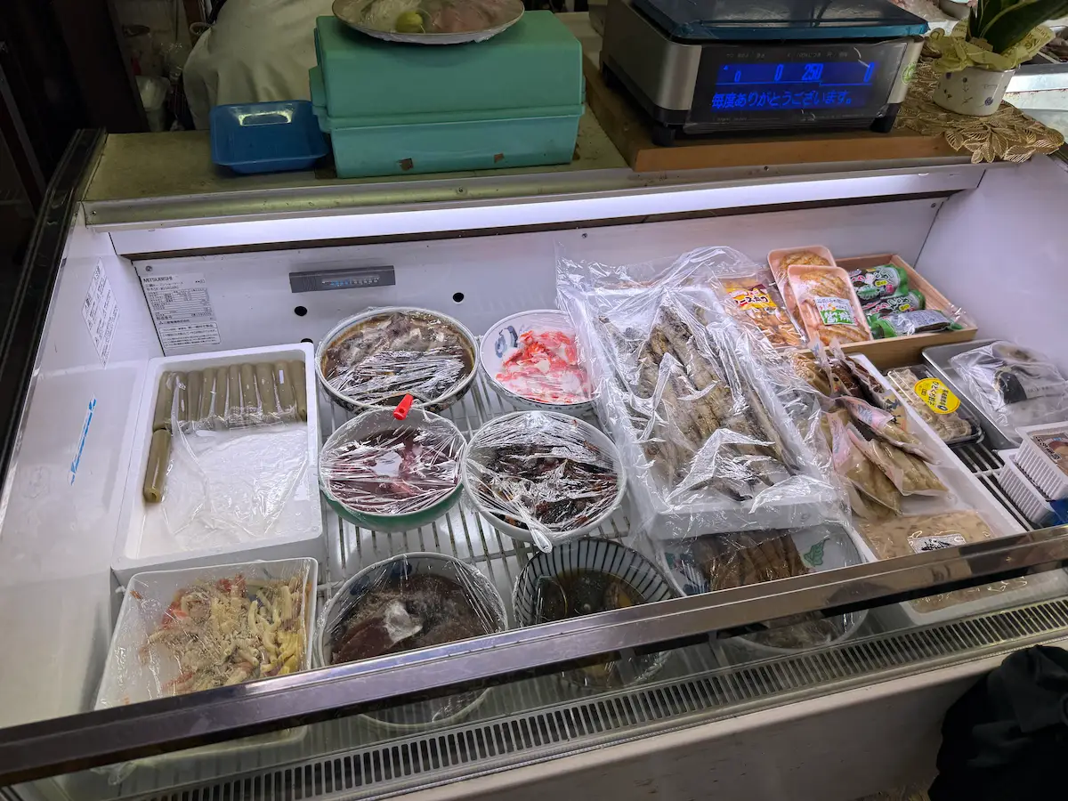 「城後鮮魚店」の店内