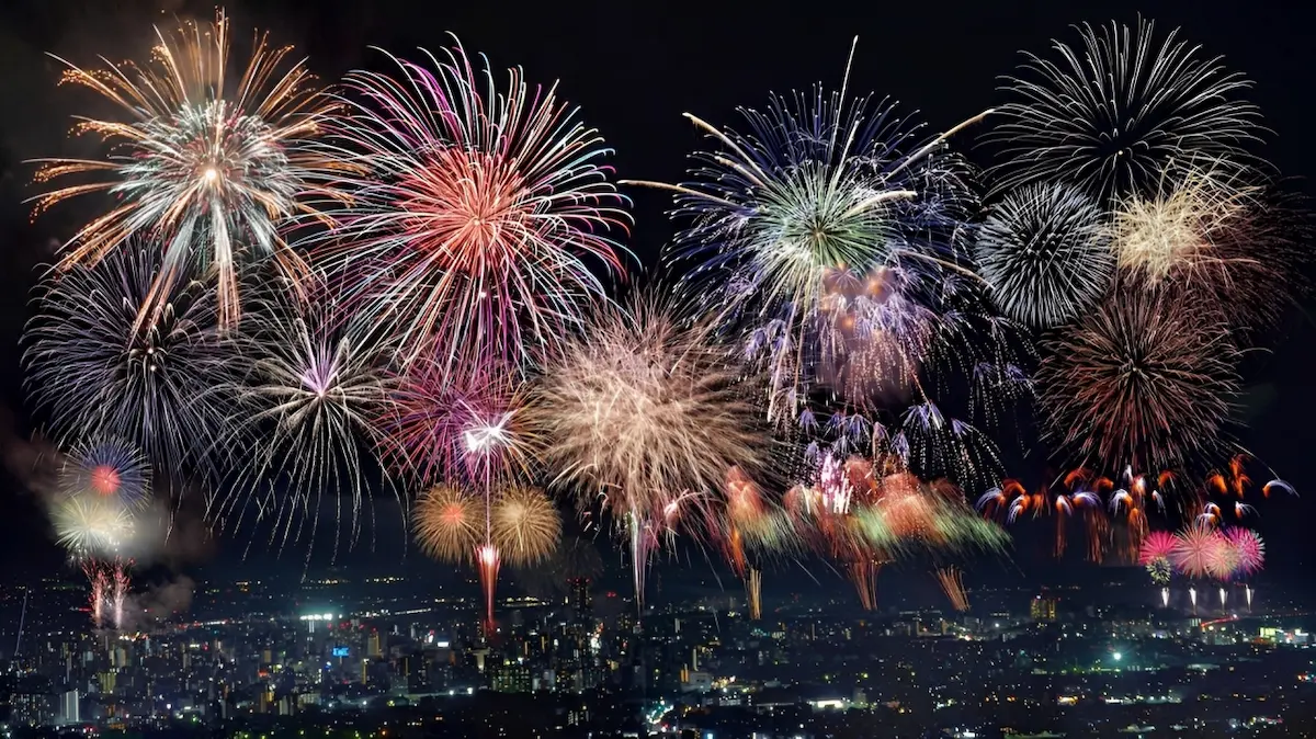 「筑後川花火大会2025」1万5000発の花火が久留米の夏の夜空を彩る！YouTubeライブ配信も