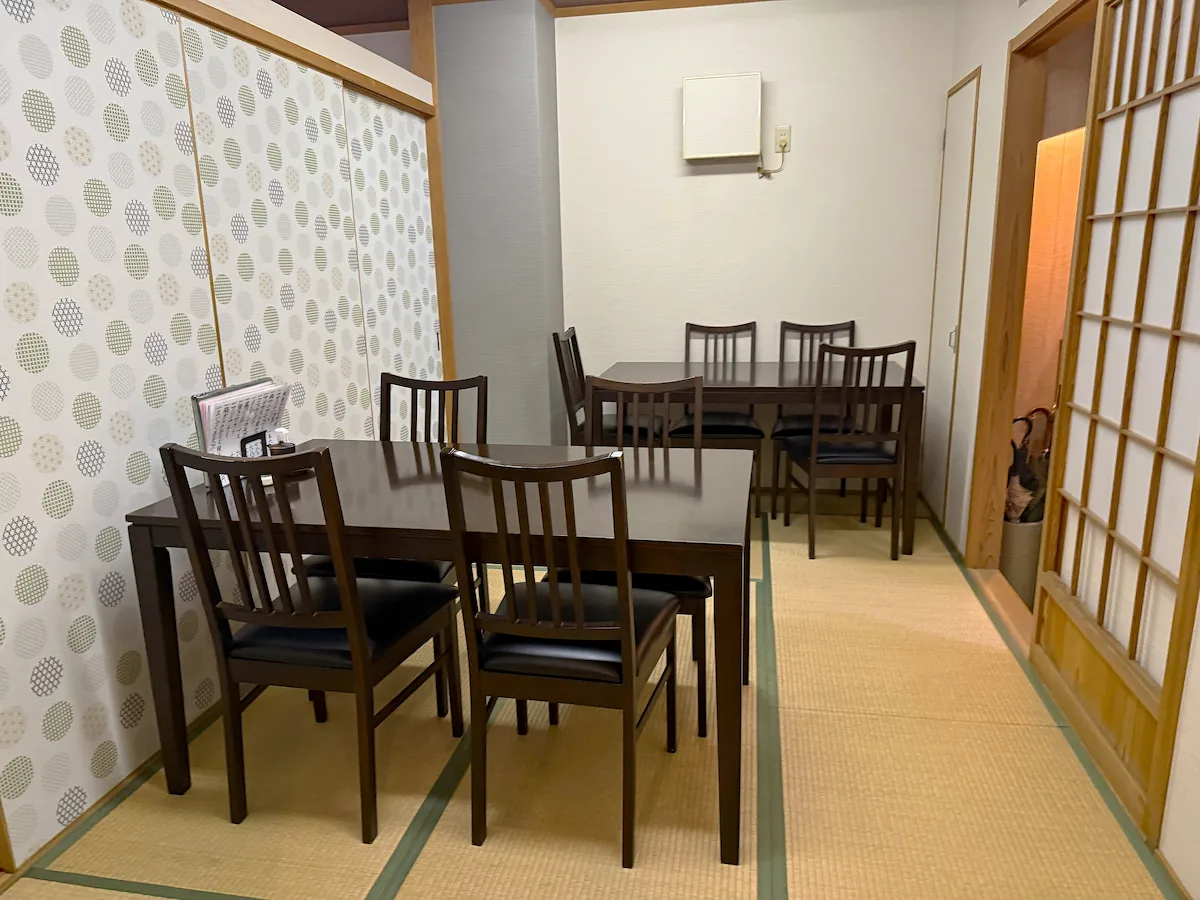 すし庵 すずめの店内