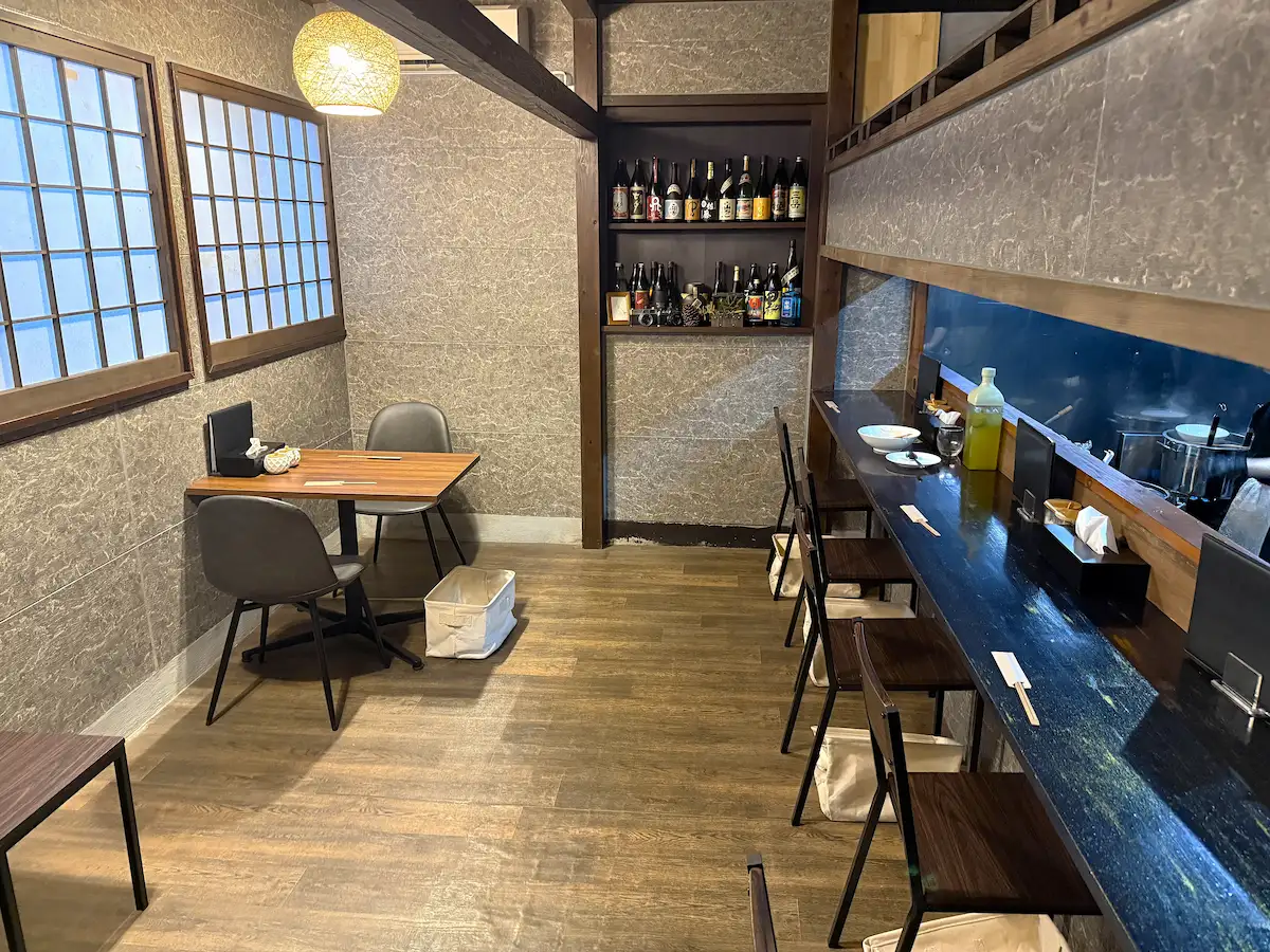 「ラーメン・豚足 太吉」の店内