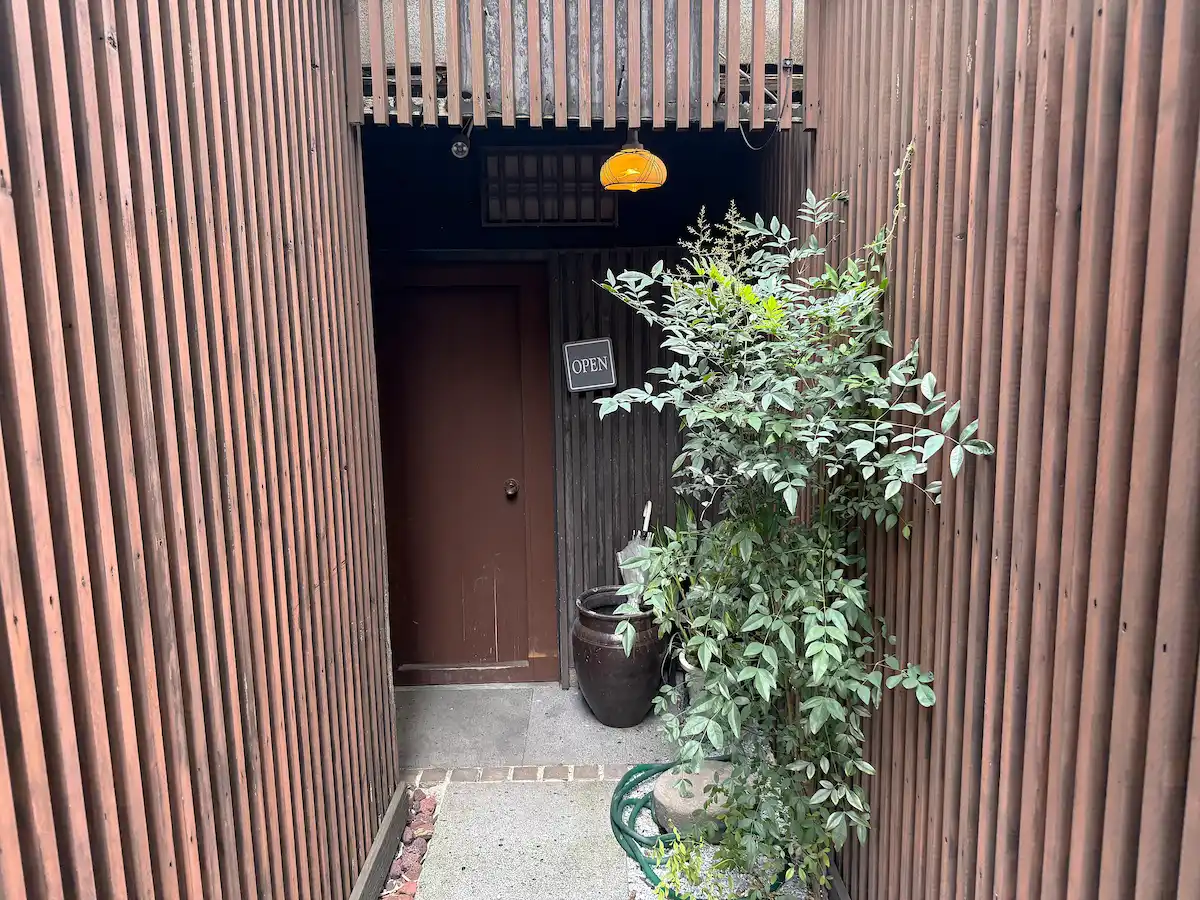 「ラーメン・豚足 太吉」の外観