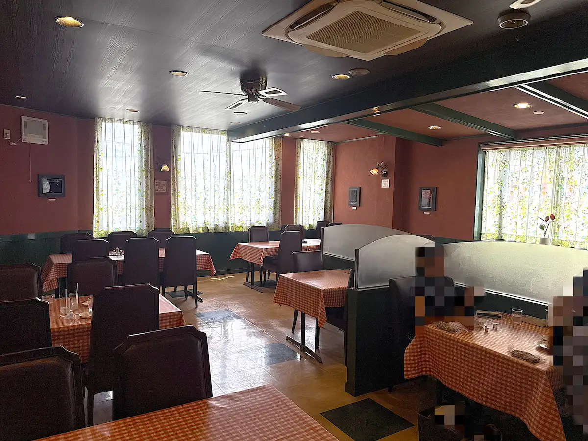「びーふ亭」の店内
