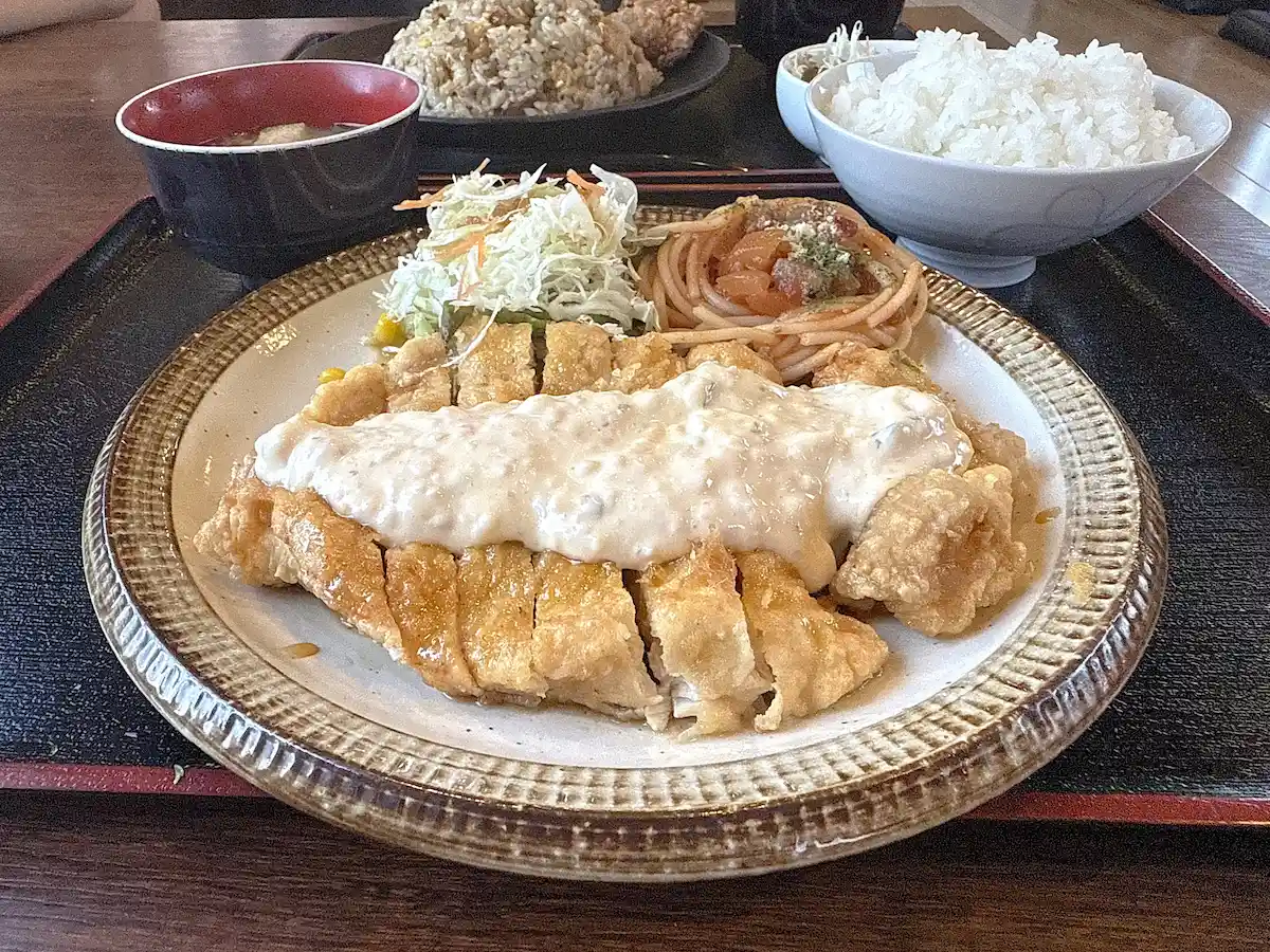 「炭火焼もみじ」のはかた地どりチキン南蛮