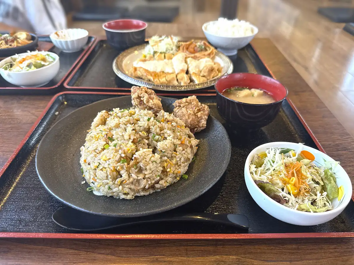 「炭火焼もみじ」のもみじ特製チャーハン