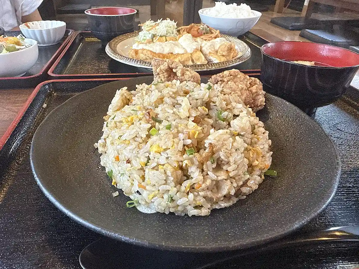 「炭火焼もみじ」のもみじ特製チャーハン