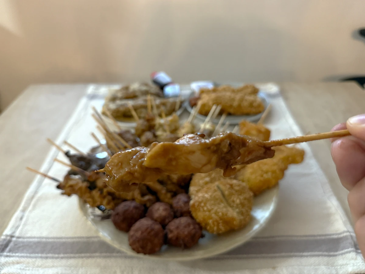 「肉のまえはら」の焼とりももみ