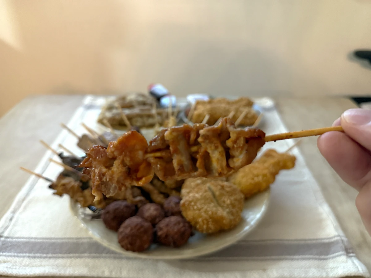 「肉のまえはら」の豚ホルモン串