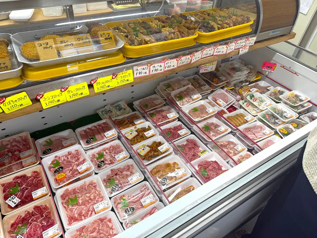 「肉のまえはら」の店内