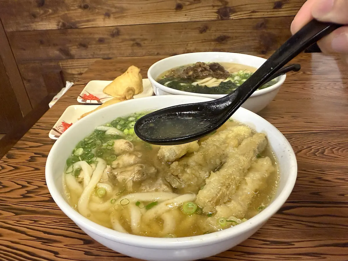 一升五合のかしわうどん ごぼう天トッピング