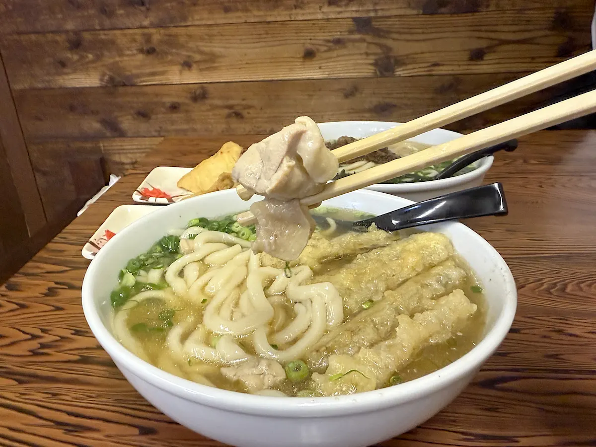 一升五合のかしわうどん ごぼう天トッピング