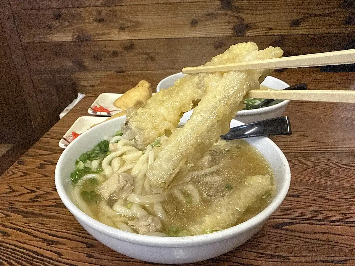 一升五合のかしわうどん ごぼう天トッピング