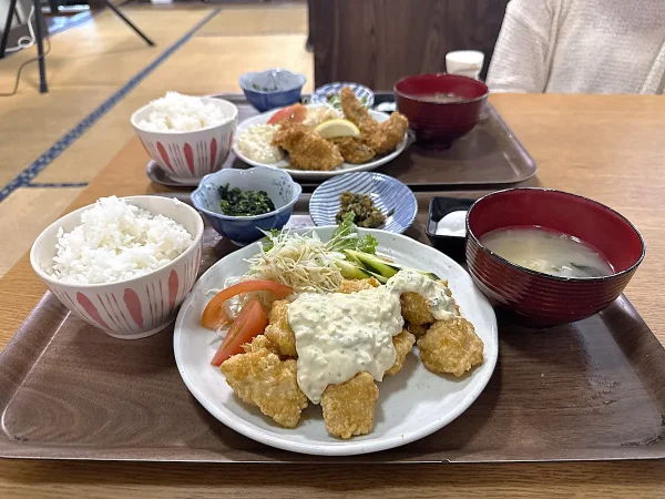 「喜楽屋食堂」の肉厚なアジフライ定食や自家製タルタルが美味いチキン南蛮定食たちを食す（筑後市）